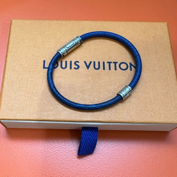 Louis Vuitton Other - RARE Authentic Louis Vuitton Keep it bracelet Navy